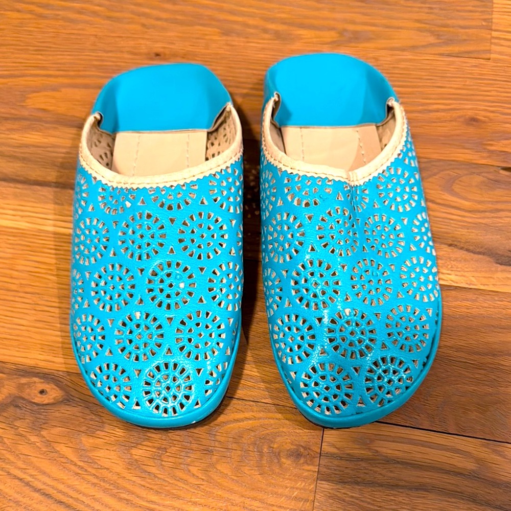 Leather slip on size 6